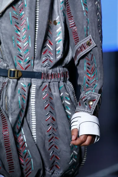 Look 97